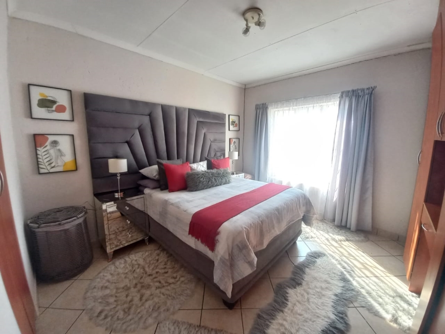 2 Bedroom Property for Sale in Waterval East North West